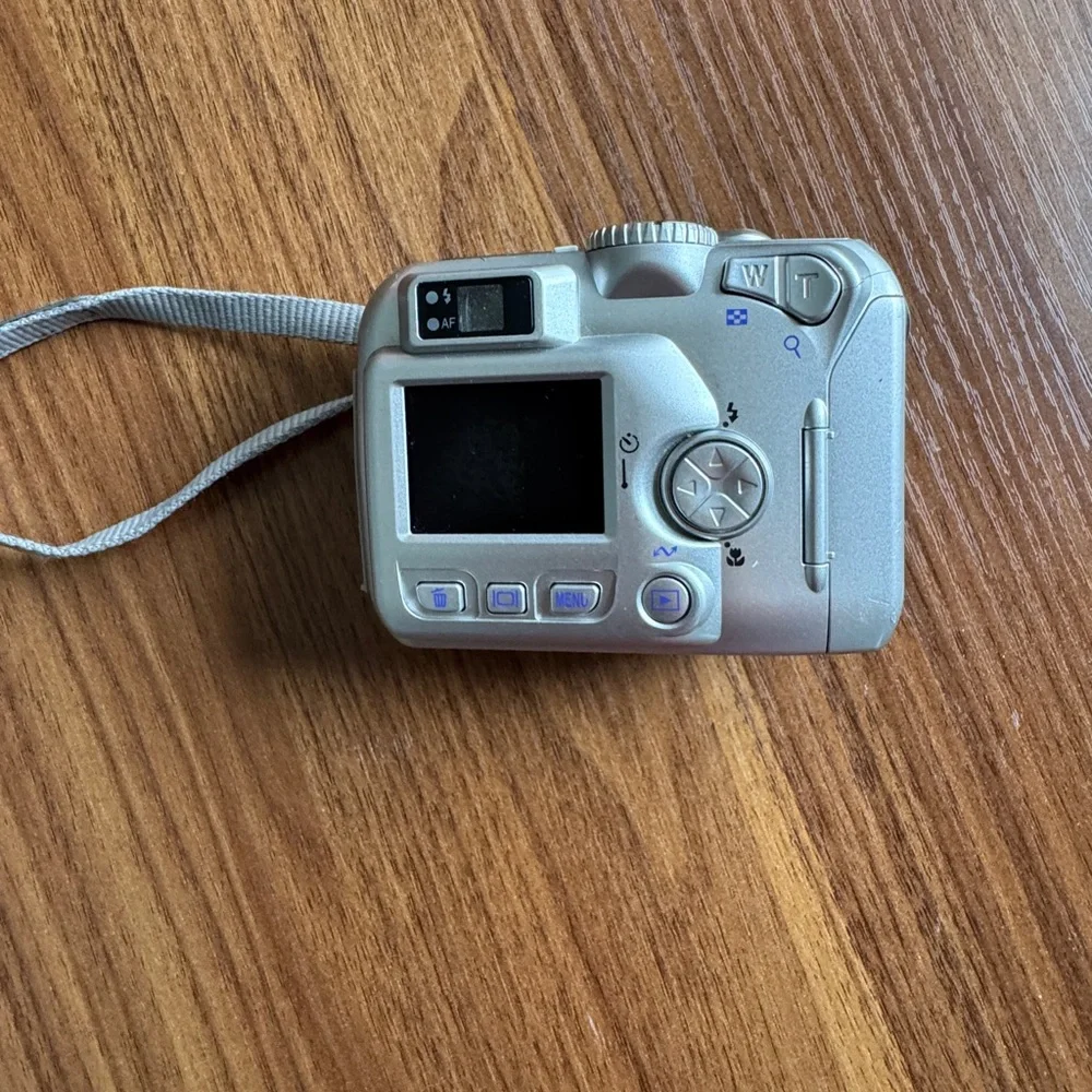 Nikon Coolpix 3100 14MP digital camera